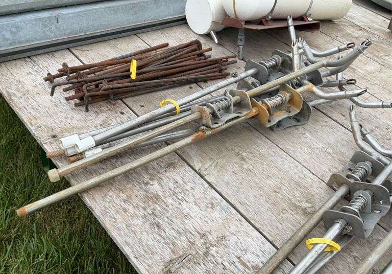 (6) nipple waters w/ brackets