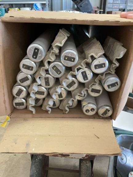 Box of 48 inch 34 watt fluorescent bulbs