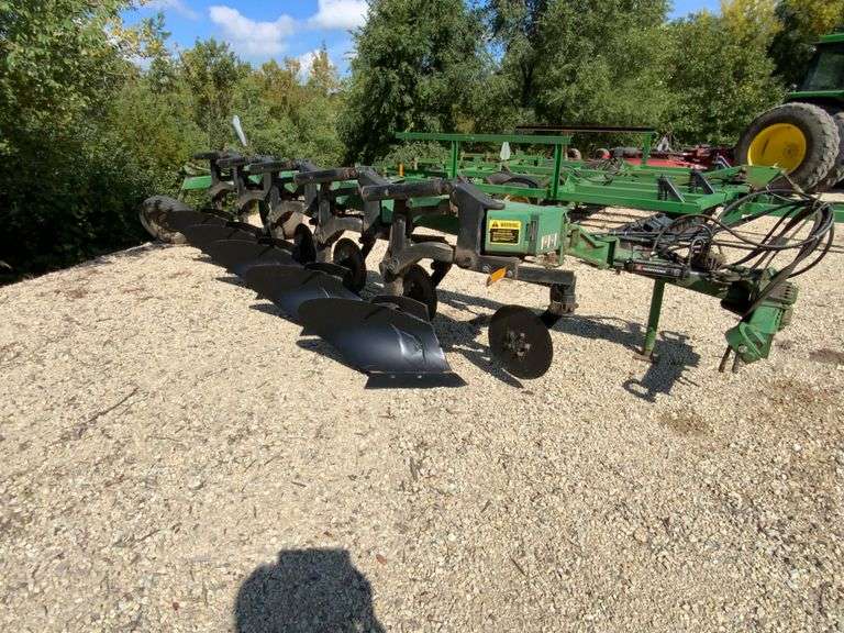 John Deere 2810 5-bottom plow