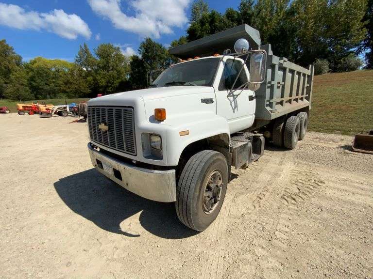 **1993 Chev Kodiak Dump Truck, 14ft box & hoist, 11R22.5 Tires, tandem Axle