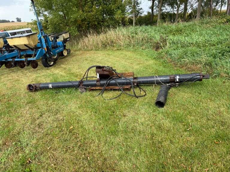 Gravity Box Mounted Unload Auger, Hydraulic Drive