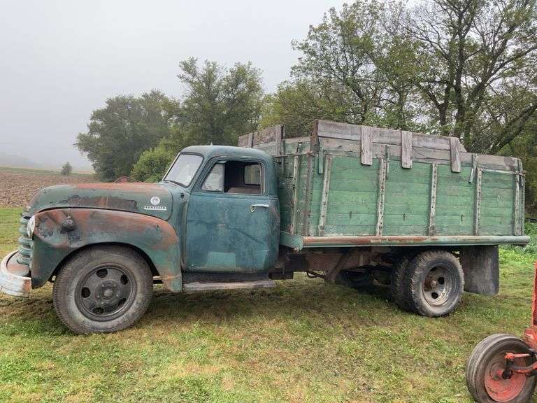 Chevy grain truck. Non runner, parts only, no title