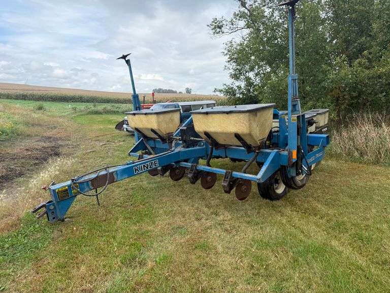 Kinze Double Frame Planter, 4 Row 30", Dry Fertilizer, Row Cleaners, Insect