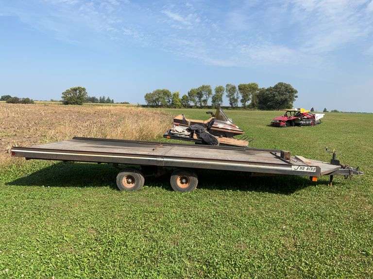 ** Snow Bird 16ft 4 place snowmobile trailer w/ramps, rear & front 

Homema