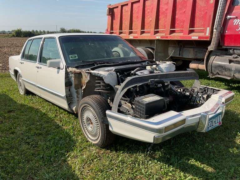 ** 1992 Cadillac 4dr Sedan Deville, parts car
