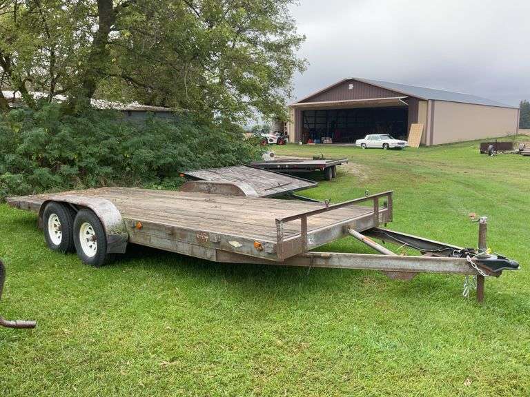 ** 2000 H&H tilt bed trailer, 20 ft, manual lift