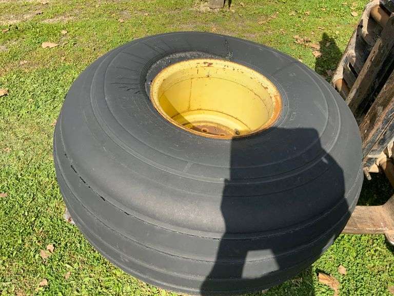 (1) 21.5-16 tire on 8 bolt rim