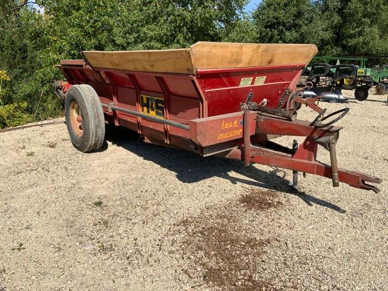 H&S Manure Spreader, single axle, end gate, 540 PTO, Land Master, new chain