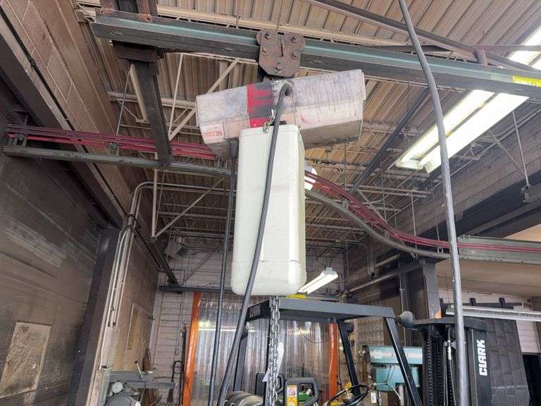 Norton 3PH 220V, One Ton, Electric Chain Hoist