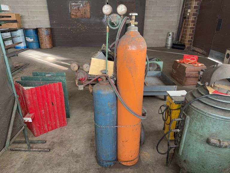 Smith's Gas Torch with Cart (located non-heated shop end)