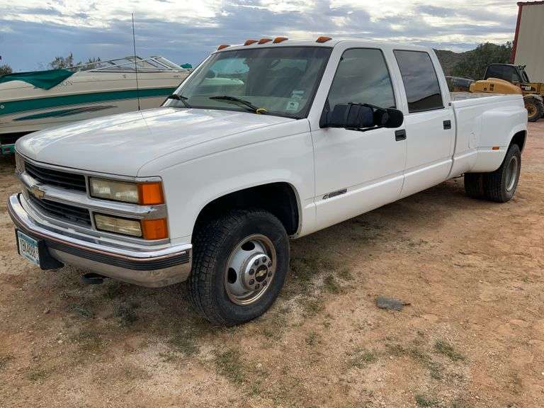 ** 1999 Chevy 3500, Crew Cab 4 Door, Leather, Auto Trans, 454 Gas Motor, 10