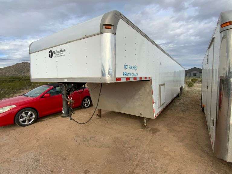 ** 2006 Vintage 5th Wheel Triaxle Race Trailer, Cabinets, Work Bench, Tire 