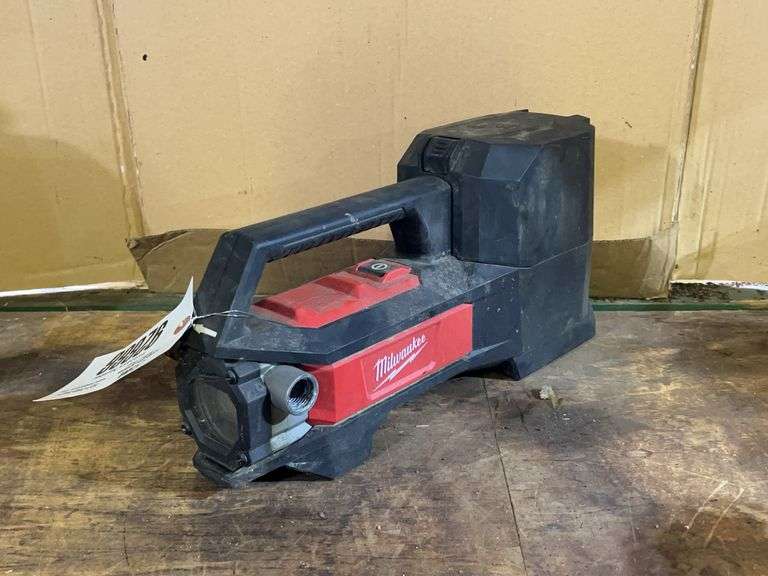 Milwaukee Transfer Pump w/ Battery