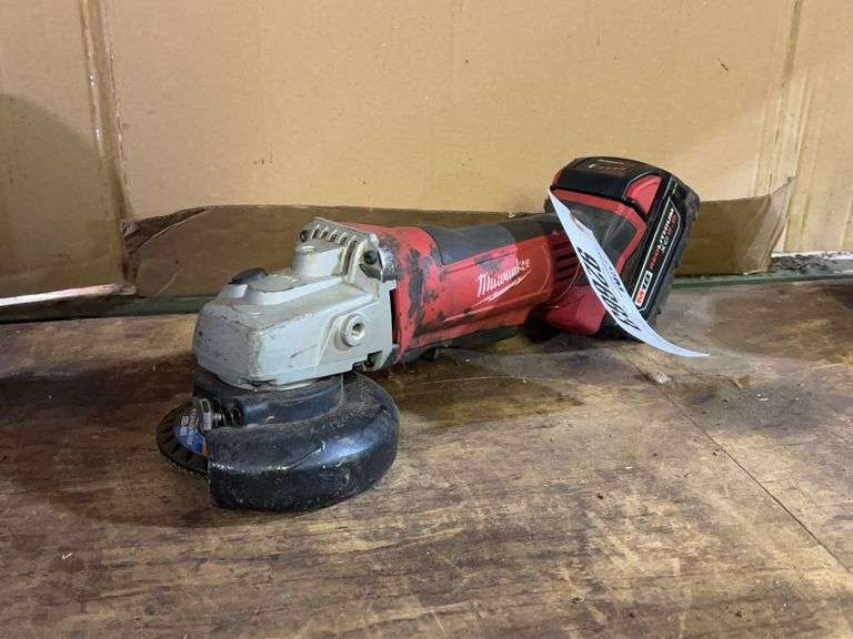 Milwaukee 4 1/2” Cut-Off/Grinder w/ Battery