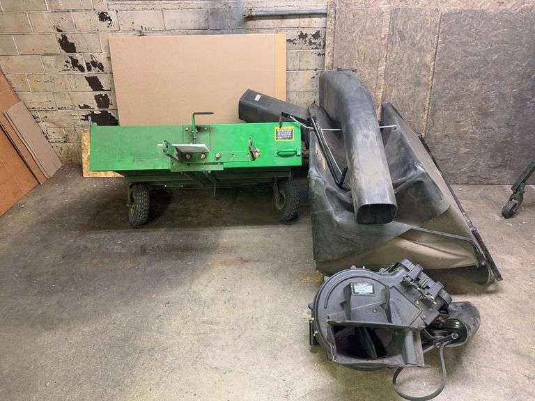 John Deere MC519 Cart Style Bagger