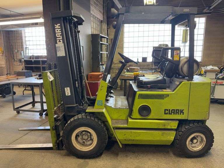 Clark GPX 20 LP Gas Forklift, 1,605 Hours, 3325 lbs Lift, 7800 Truck Weight