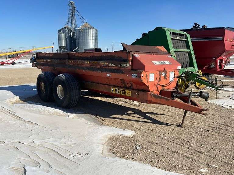 Meyer Manure Spreader, Tandem Axle, 540 PTO