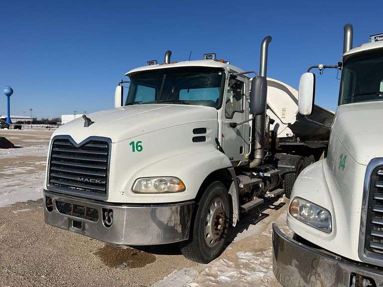 ** 2013 Day Cab Mack Semi, M-Drive w/MP 8 Engine, Auto Trans., Full Locking