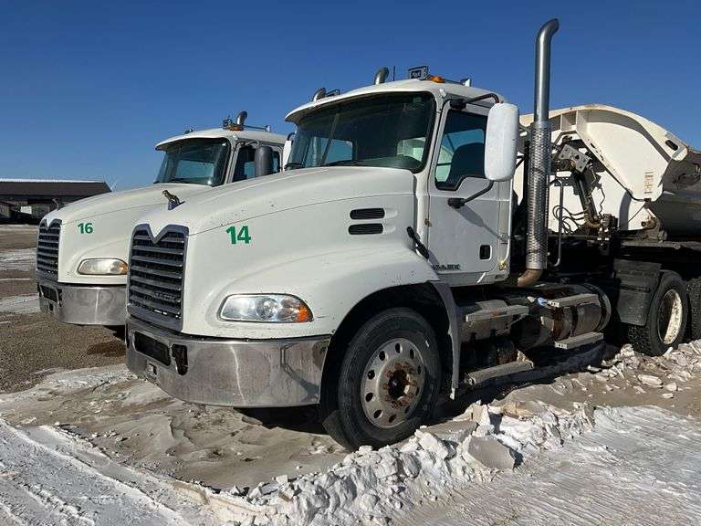 ** 2013 Day Cab Mack Semi, M-Drive w/MP 8 Engine, Auto Trans., Full Locking