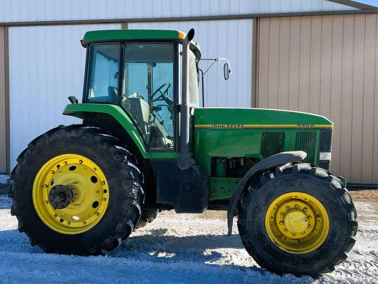 1993 John Deere 7700 MFWD Tractor, 2nd Owner, 5356 Hours, 19 Speed Power Sh