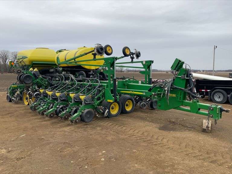 Online Only Spring Area Farmers & Contractors Consignment Auction in Dexter, MN 