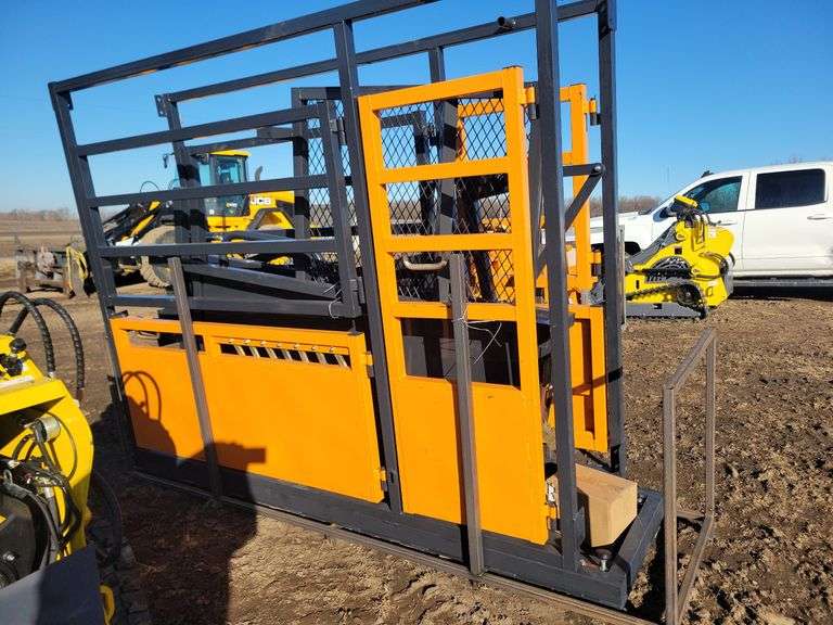 NEW/UNUSED Cattle Squeeze Chute
