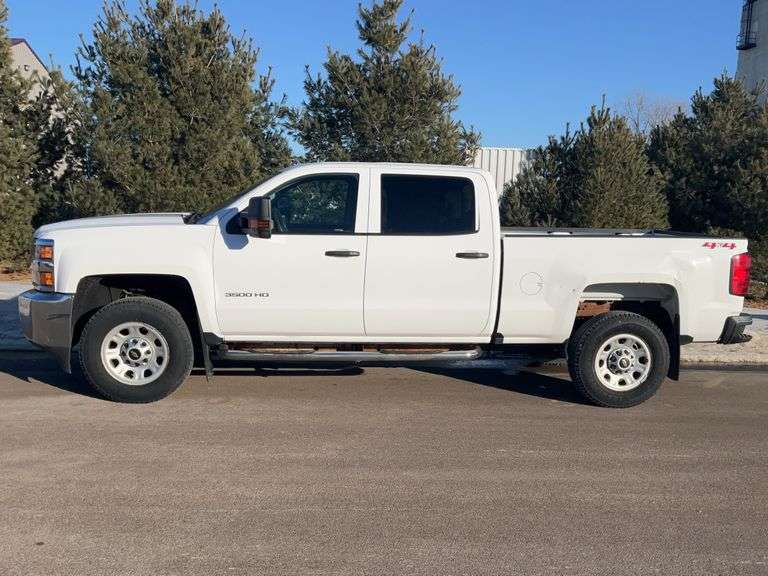 ***2019 Chevrolet 3500 HD, 150,556 Miles Showing, 6.0l V8 Gas Engine, Crew 