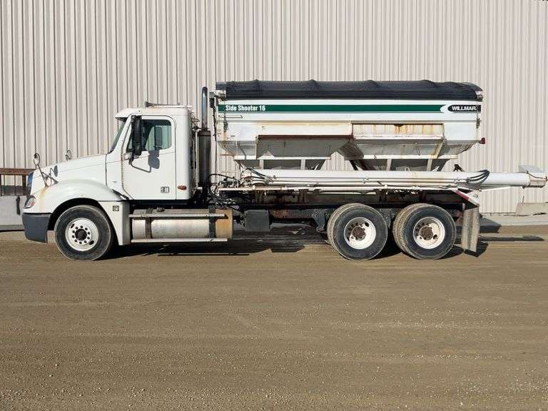 ** 2003 Freightliner Semi Tractor Tandem Axle 10 Speed 60 Series Detroit En