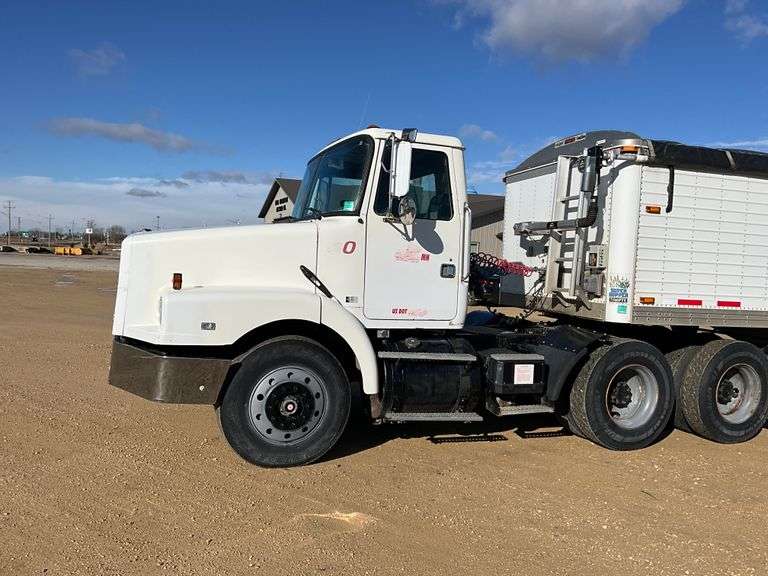 **  1993 Volvo Semi day cab, Detroit 60 series motor w/10 sp transmission