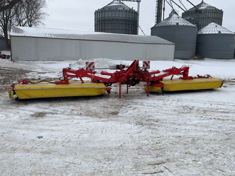 2015 Pottinger Novacat V10 High Speed Triple Mower, Front Mount Novacat 351
