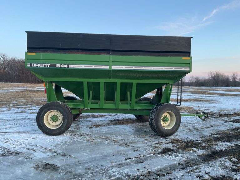 Brent Model GT644 Gravity Box, Front/Rear Brakes, Rear Hitch Lights, Chute 