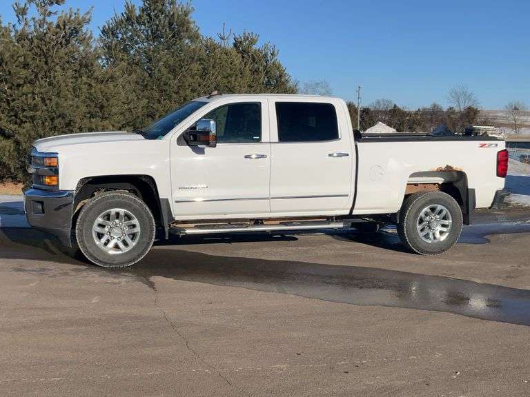 ***2015 Chevrolet 2500 HD, 172,339 Miles Showing, 6.0l V8 Gas Engine, Auto,