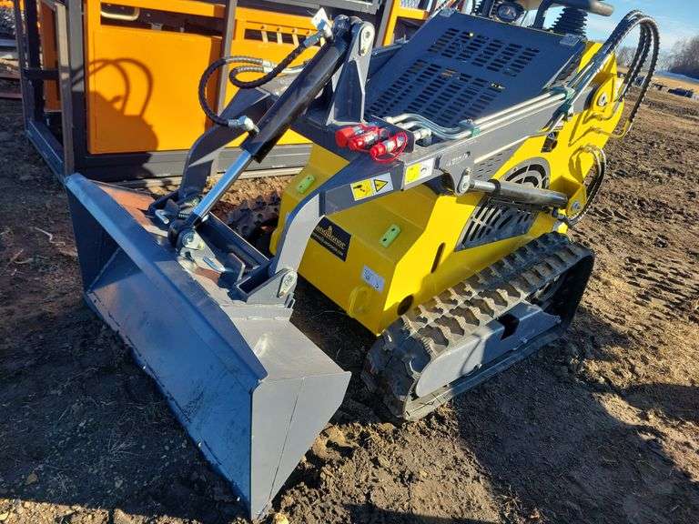 NEW/UNUSED LandHonor Tracked Skid Loader with Bucket, 739 Cc, 23Hp, Ride On