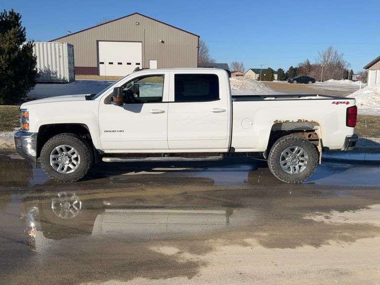 ***2016 Chevrolet 2500 HD LT Crew Cab Pickup, Auto, 4x4, 6.0L Vortec V8 Eng