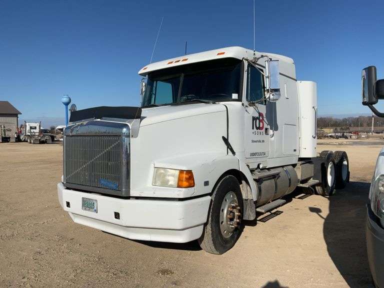 **1995 Volvo Semi, N-14 Cummins, 10sp, small sleeper