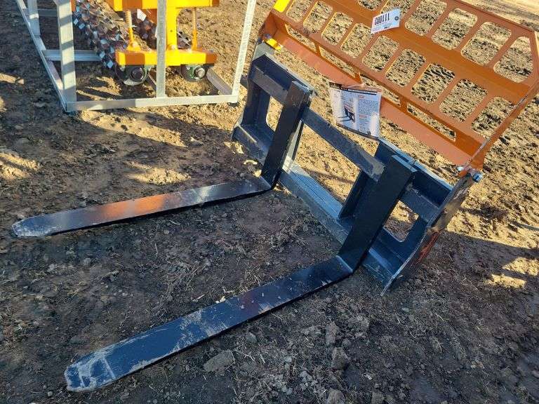 NEW/UNUSED LandHonor Pallet Forks 4000# Rating, 48", Universal Skid Loader 