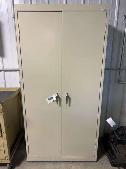 Metal 2 door shop cabinet 18.5”x 36”x 73”