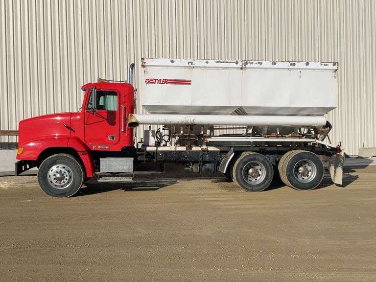 ** 1999 Freightliner Semi Tractor, Tandem Axle, Air Ride, Cat Diesel Engine
