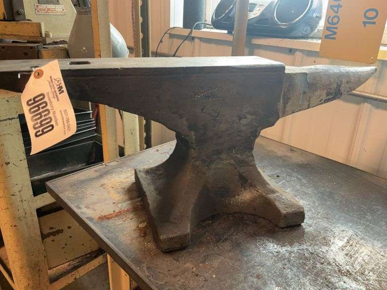 Arm&Hammer Anvil, 12 inches tall 27.75 inches long