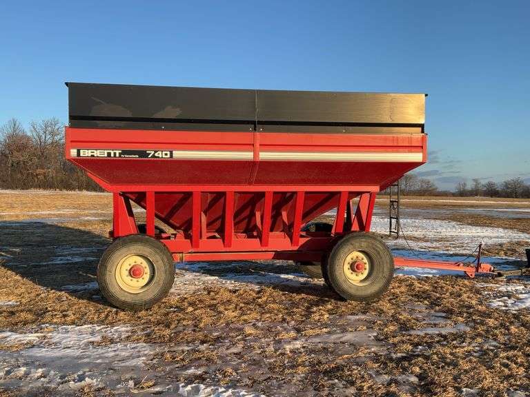 Brent Unverferth Model GT 740 Gravity Box, Rear Brake Lights, Hitch, 22.5 T