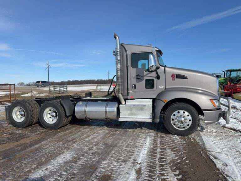 ***2013 Kenworth T-660 Day Cab Semi Tractor, 682,419 Miles, 28,032 Hours, P