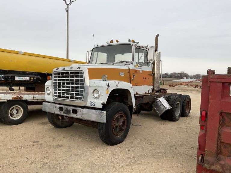 Ford 9000 Semi tractor - NO TITLE PARTS ONLY Non-Runner