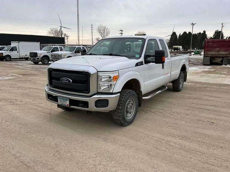 ** 2015 F350 SRW Super Duty Crew Cab 4x4, 98,628 miles 6.2 gas motor