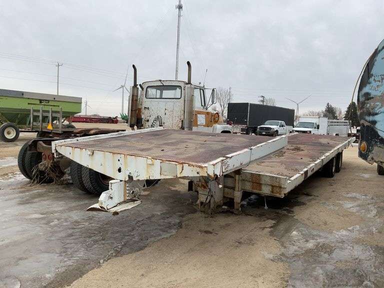 ** 1972 Trail Ease 8x40 semi-trailer