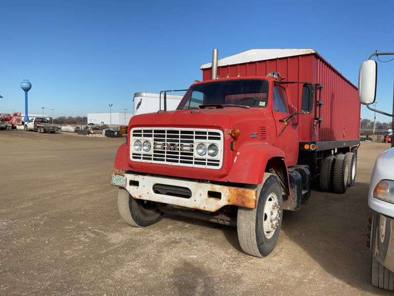 ** 1971 GMC Grain Truck, 8x20' box, 671 Detroit, 10 speed, def lock; 54,000