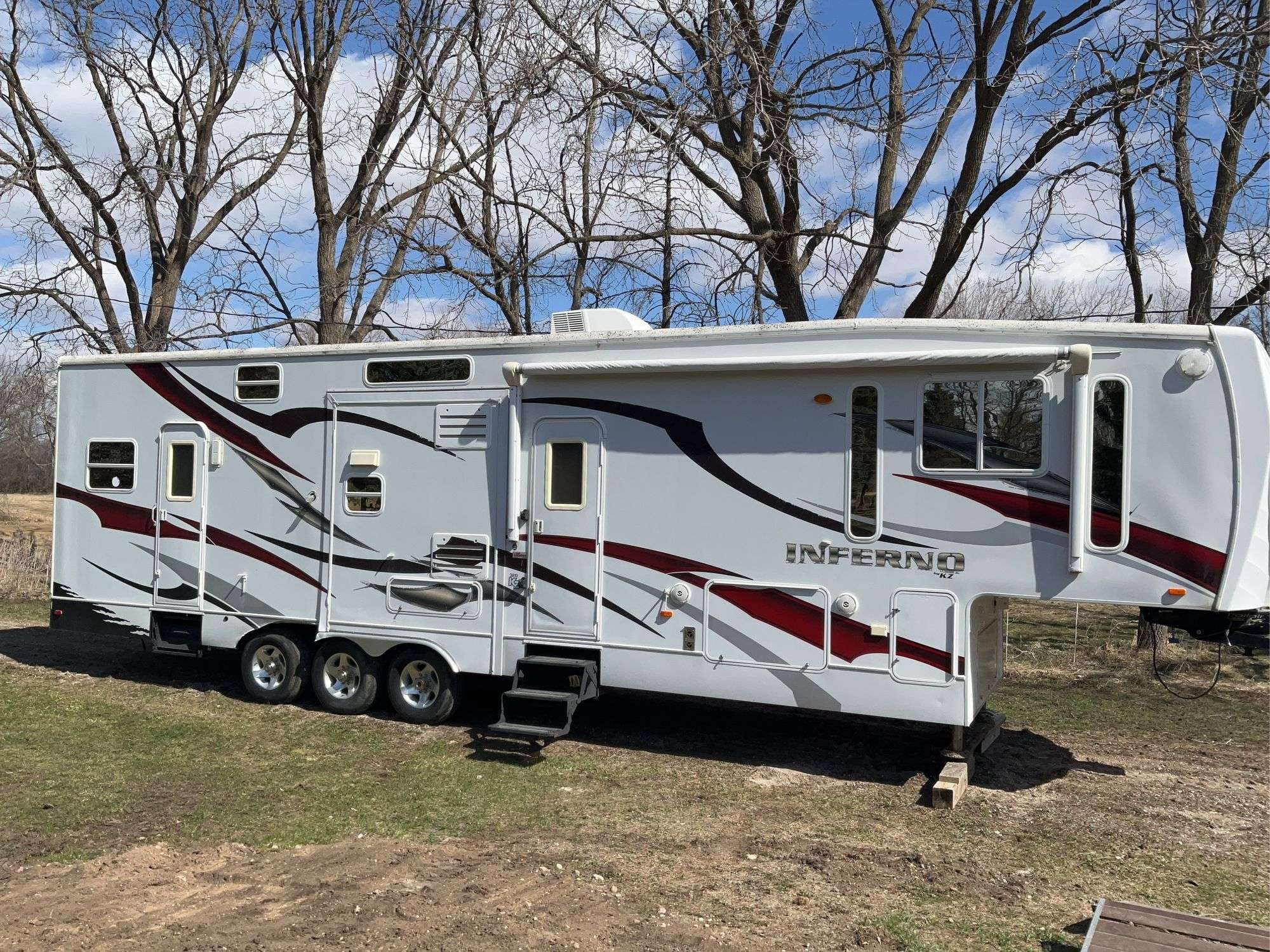 2009 KZ Inferno 3800 Camper Toy Hauler, 38', 5th Wheel Camper/Toy
