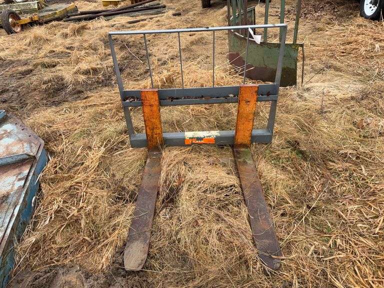 40” Pallet Forks, Universal Skidloader Mount