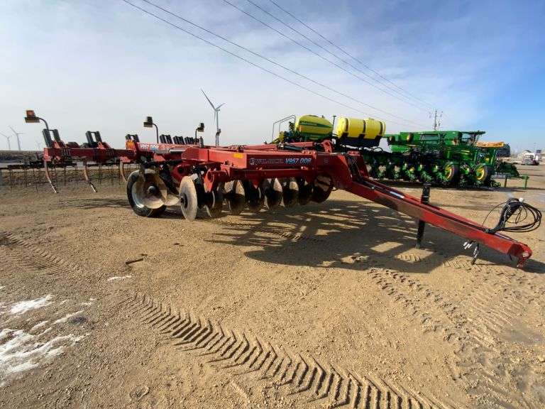 Wil-Rich 957DDR 7 Shank Disc Ripper, Super Single Tires, 3 Bar Harrow