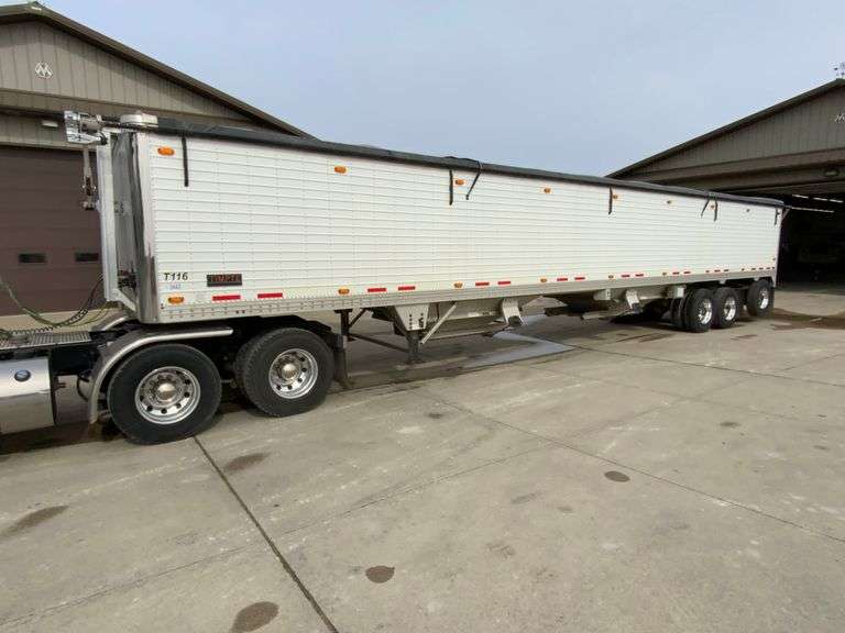 ** 2016 Timpte Triple-Axle Grain Trailer, Commodity Hoppers, Electric Tarp,