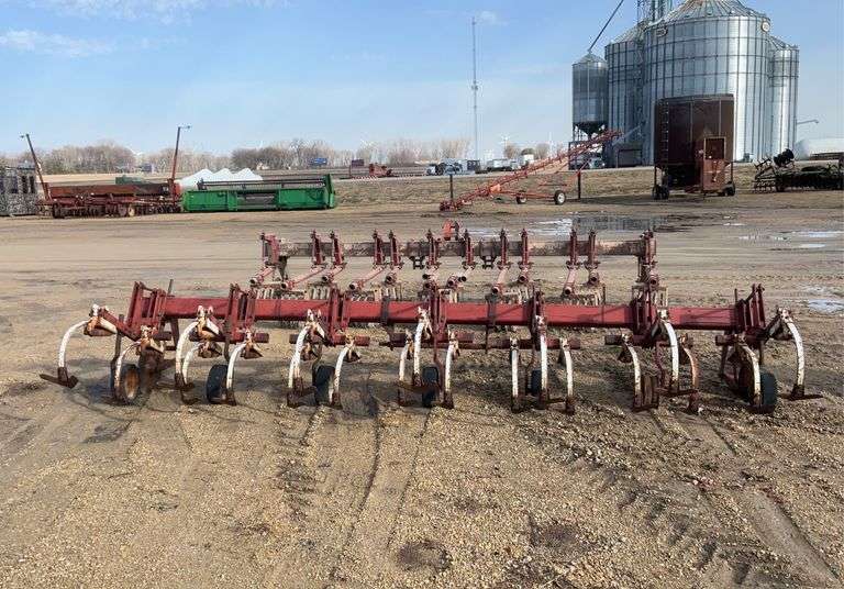 IH53 6 row cultivator